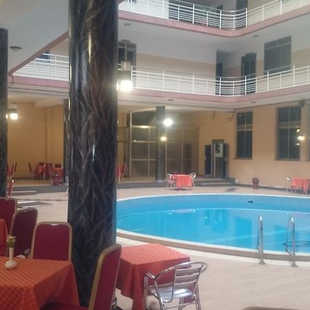 Hotel Triangle คัมพาลา ภายนอก รูปภาพ