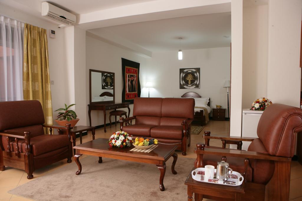 Hotel Triangle คัมพาลา ภายนอก รูปภาพ