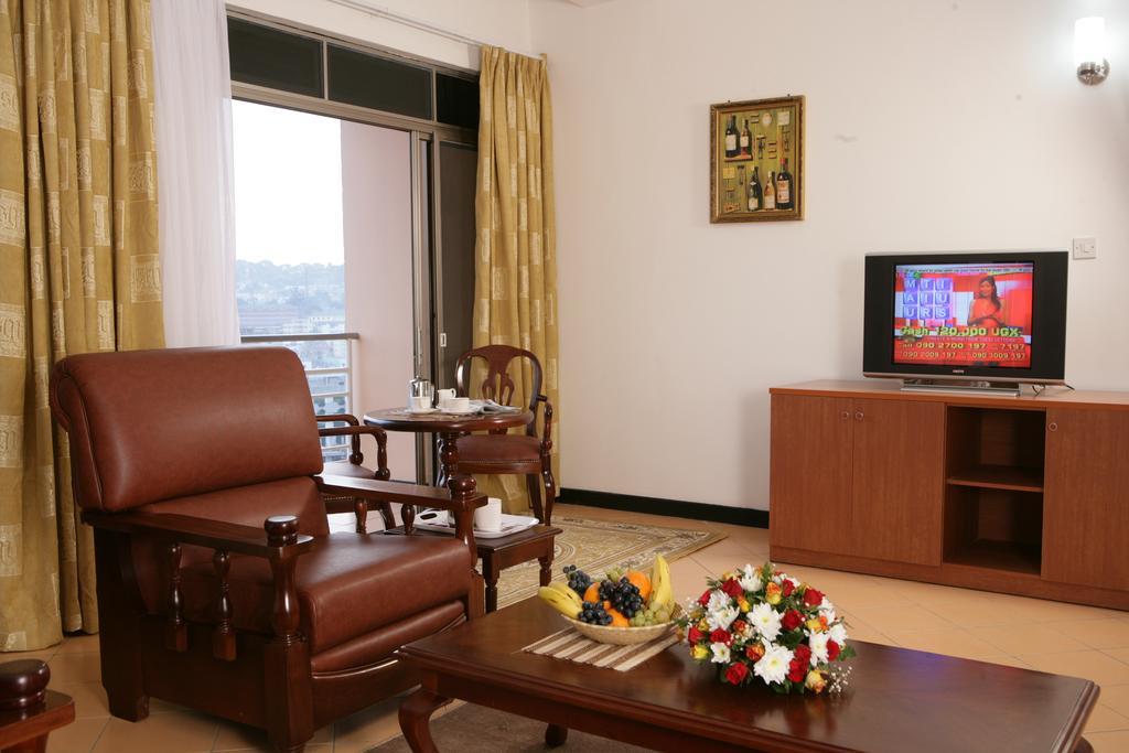 Hotel Triangle คัมพาลา ภายนอก รูปภาพ