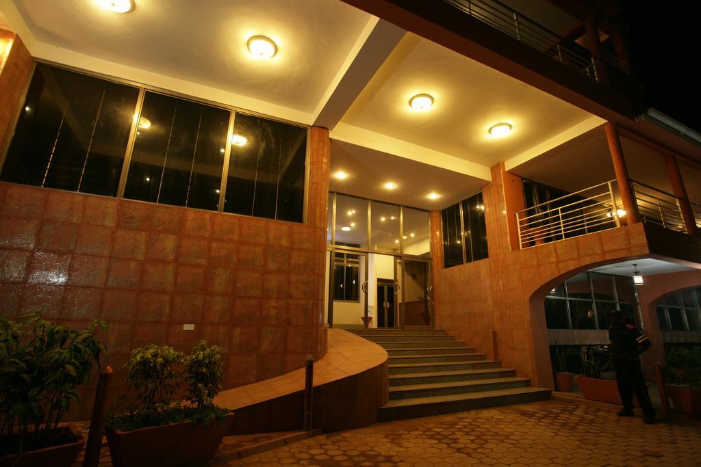 Hotel Triangle คัมพาลา ภายนอก รูปภาพ