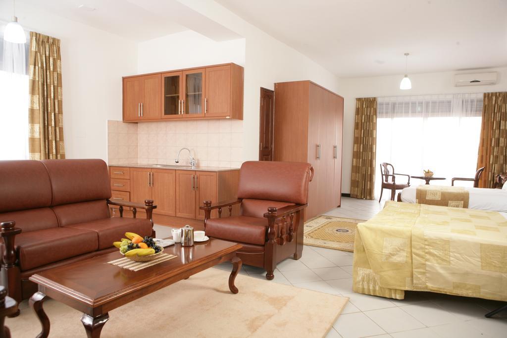 Hotel Triangle คัมพาลา ภายนอก รูปภาพ