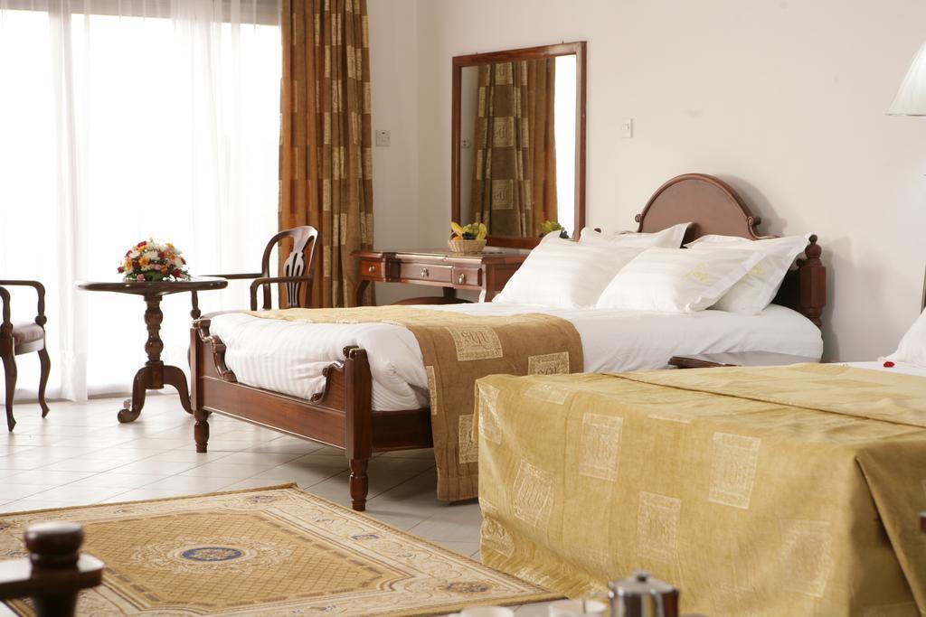 Hotel Triangle คัมพาลา ภายนอก รูปภาพ