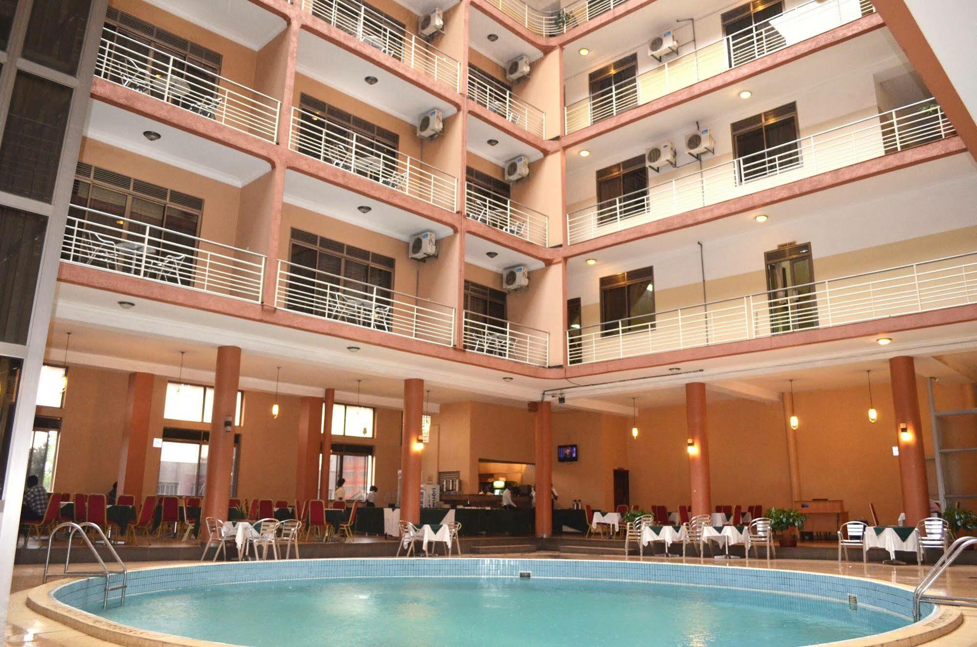 Hotel Triangle คัมพาลา ภายนอก รูปภาพ