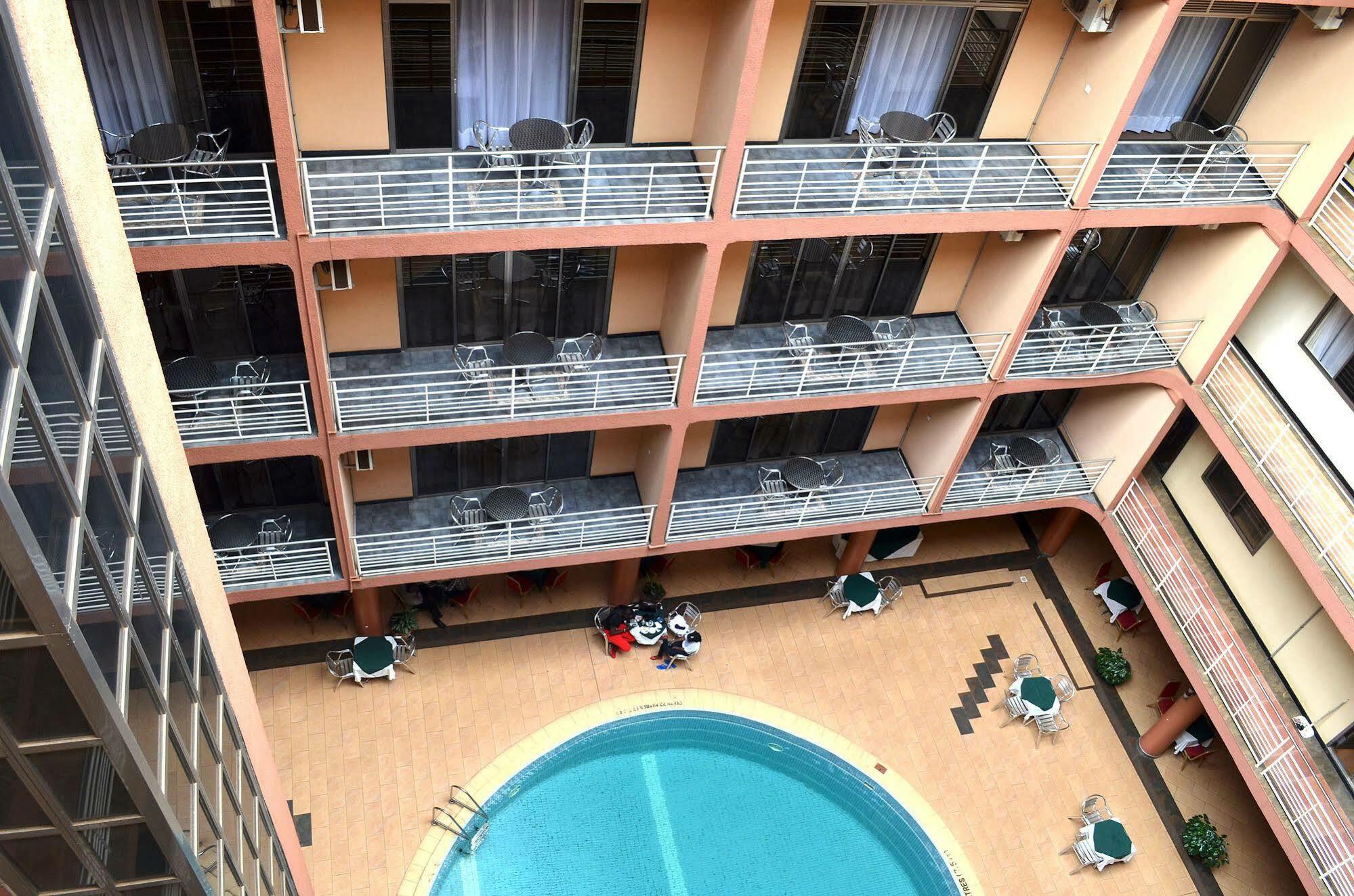 Hotel Triangle คัมพาลา ภายนอก รูปภาพ